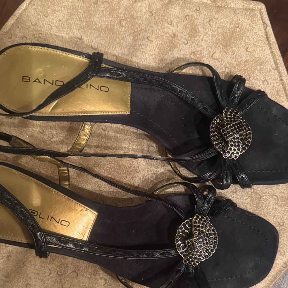 Bandolino Black Strappy Sandals with Gold Accents. Elegant and Unique!
